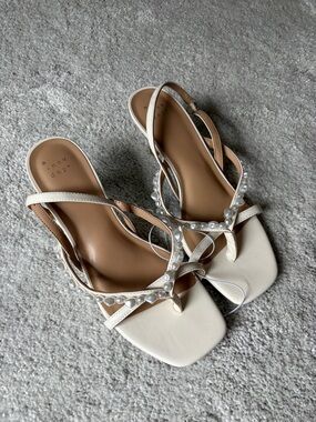 Pearl-Accent cream White Kitten Heels Sandals - size 7.5 NWOT